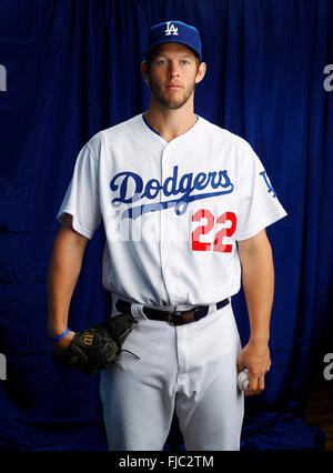 Glendale, AZ, USA. 27. Februar 2016. GLENDALE, AZ -FEB 27, 2015 - | Los Angeles Schwindler Krug Clayton Kershaw. | Während Foto-Tag bei den Dodgers Camelback Ranch-Glendale Frühling Schulungseinrichtung fotografiert. (K.c. Alfred / San Diego Union-Tribune © K.C. Alfred/U-T San Diego/ZUMA Draht/Alamy Live News Stockfoto