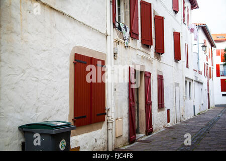 Typischen baskischen Haus in St Jean de Luz, Baskenland, Frankreich Stockfoto