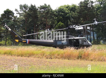 G-UHIH (72-21509), ein privat geführtes Bell UH - 1H HueyCobra (Irokesen) im United States Army Abzeichen an East Fortune im Jahr 2013. Stockfoto