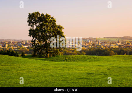 Die Türme von Oxford aus South Hinksey Golf Course, Oxfordshire, England, UK Stockfoto