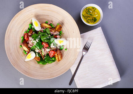 Salat mit Thunfisch Stockfoto