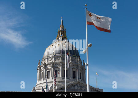 Die zentrale Kuppel auf die Stadt und Grafschaft von San Francisco City Hall, bei dem Civic Centre, San Francisco, Kalifornien, USA Stockfoto