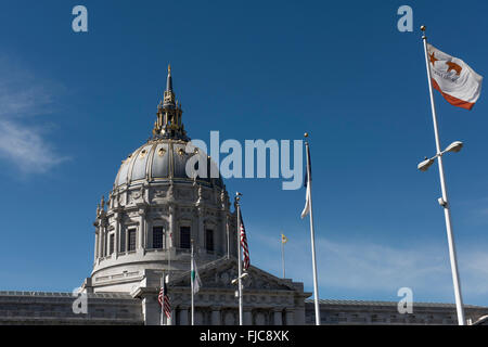 Die zentrale Kuppel auf die Stadt und Grafschaft von San Francisco City Hall, bei dem Civic Centre, San Francisco, Kalifornien, USA Stockfoto