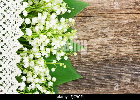 Lilly des Tales auf Holz Stockfoto