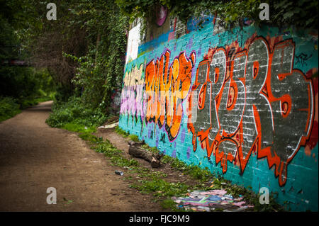 Graffiti auf Parkland Wanderung, Nord-London, UK Stockfoto