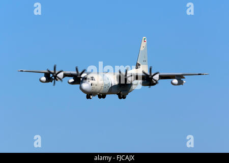 Kuwait Luftwaffe Lockheed Martin KC-130J Hercules (L - 382G) [KAF326] Landebahn 31. Stockfoto