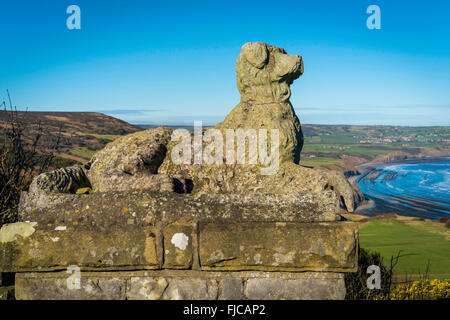 Gartenornament Hund Statue am Raven Hall Hotel Ravenscar North Yorkshire Stockfoto