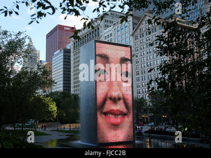 Crown Fountain im Millennium Park in Chicago, Illinois, Vereinigte Staaten von Amerika. Stockfoto