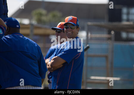 Port St Lucie, Vereinigte Staaten von Amerika. 28. Februar 2016. Mike Piazza besucht New York Mets in Tradition Field in Port St. Lucie, Florida. © Louise Wateridge/Pacific Press/Alamy Live-Nachrichten Stockfoto