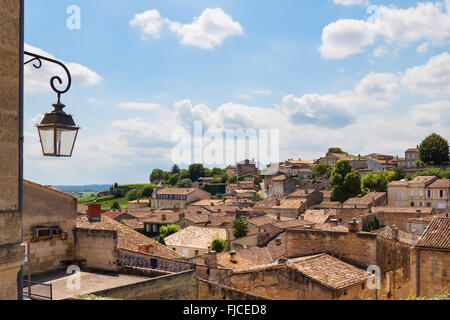 Malerische Dächer von Saint-Emilion, eine der wichtigsten roten Wein Bereiche von Bordeaux in Frankreich. Stockfoto