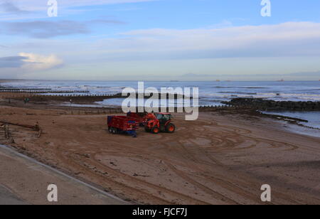 Maschinen und Anhänger für Sturm Rückstände bis Aberdeen Schottland Januar 2016 Stockfoto