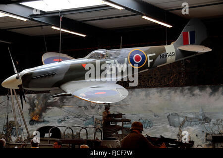 Die Supermarine Spitfire Mk.XIV (NH649) im Kriegsmuseum Overloon in Overloon, Niederlande. Stockfoto