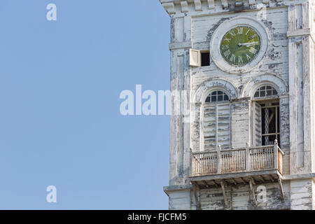 Uhr am Glockenturm des Stone Town Palastmuseum (Haus der Wunder), Zanzibar Stockfoto