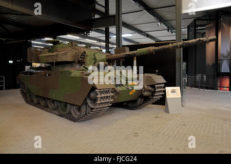Eine britische Centurion MK6/2 mittlerer Panzer auf dem Display in das Kriegsmuseum Overloon in Overloon, Niederlande. Stockfoto