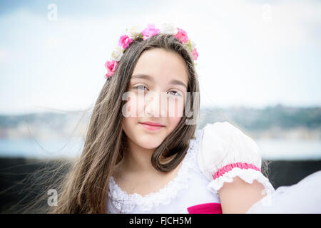 Porträt von kleinen Mädchen mit langen Haaren Stockfoto