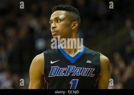 Villanova, Pennsylvania, USA. 1. März 2016. DePaul Blue Demons Wache Darrick Wood (1) sieht bei den NCAA-Basketball-Spiel zwischen der DePaul Blue Dämonen und die Villanova Wildcats im Pavillon in Villanova, Pennsylvania auf. © Csm/Alamy Live-Nachrichten Stockfoto