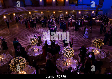 New York, NY USA - 19. Februar 2016: Atmosphäre am 61. Wiener Opernball nutzen im Waldorf Astoria Stockfoto