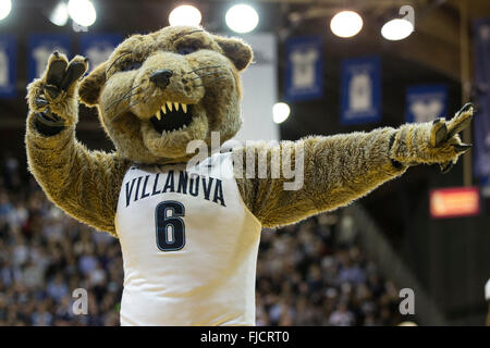 Villanova, Pennsylvania, USA. 1. März 2016. Villanova Wildcats Maskottchen Will D. Cat in Aktion bei den NCAA-Basketball-Spiel zwischen der DePaul Blue Dämonen und die Villanova Wildcats im Pavillon in Villanova, Pennsylvania. Villanova Wildcats gewann 83-62. Christopher Szagola/CSM/Alamy Live-Nachrichten Stockfoto