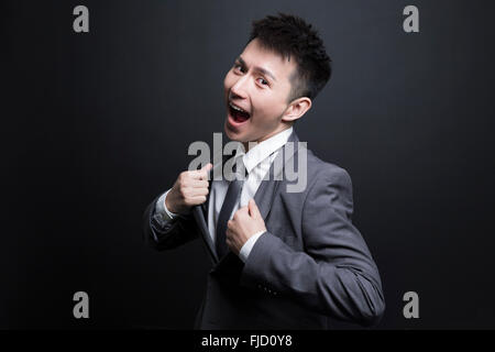 Aufgeregt, chinesischer Unternehmer Stockfoto