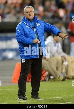 Washington, DC, USA. 1. März 2016. Queretaro Trainer VICTOR VUCETICH leitet seine Spieler gegen D.C. United in der ersten Hälfte von einem CONCACAF Viertelfinale im RFK Stadium in Washington. Bildnachweis: Chuck Myers/ZUMA Draht/Alamy Live-Nachrichten Stockfoto