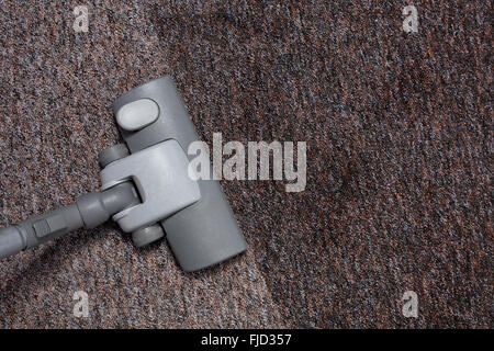 Stark verschmutzte Teppich saugen Stockfoto