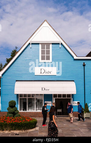 Der Dior-Shop speichern im Maasmechelen Village in Bicester, Oxfordshire, England, Großbritannien, Uk Stockfoto