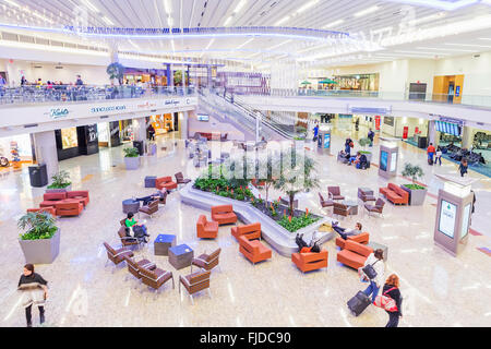 ATLANTA - 19. Januar 2016: Atlanta International Airport, Interieur, GA. mit 89 Millionen Passagiere pro Jahr, ist es die Welt Stockfoto