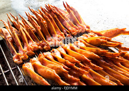 Ein Foto von Chicken Wings auf dem grill Stockfoto