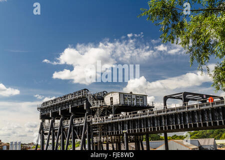 Obere Trog von Anderton Boot Lift, die Narrowboats zwischen River Weaver die Trent und Mersey Kanal aufwirft. England, vereinen Stockfoto