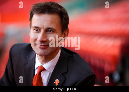 Gesundheitsminister Jeremy Hunt fotografiert an Altes Trafford Manchester Stockfoto