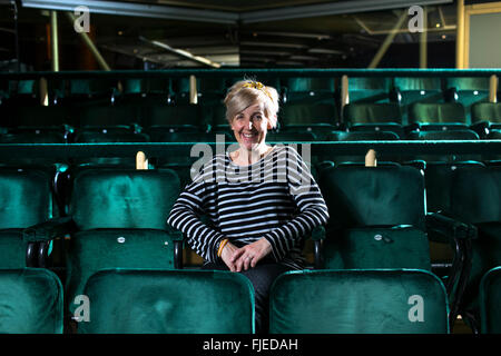 Schauspielerin Julie Hesmondhalgh an der Royal Exchange Theatre-Manchester. Stockfoto