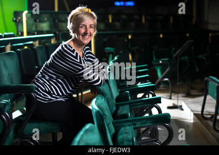 Schauspielerin Julie Hesmondhalgh an der Royal Exchange Theatre-Manchester. Stockfoto