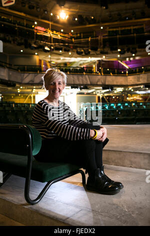 Schauspielerin Julie Hesmondhalgh an der Royal Exchange Theatre-Manchester. Stockfoto