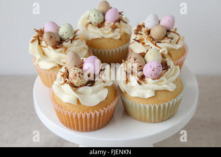 Hausgemachte Ostereier cupcakes Stockfoto