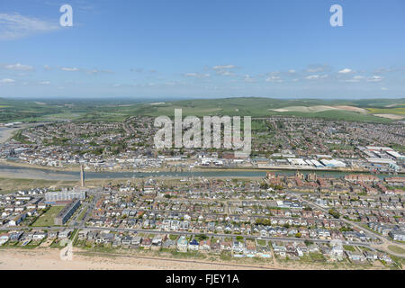 Eine Luftaufnahme von der West Sussex Küste Stadt von Shoreham-by-Sea auf einer sonnigen dau Stockfoto