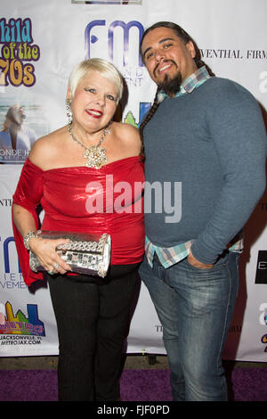 West Hollywood, Kalifornien, USA. 29. Februar 2016. Irene Solderberg und Gabriel David Chacon besuchen das "Kind der 70er". Stockfoto