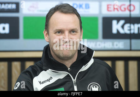 Berlin, Deutschland. 2. März 2016. Deutschland Handball Trainer Dagur Sigurdsson, während einer Pressekonferenz des deutschen Handball-Bundes in Berlin, Deutschland, 2. März 2016 abgebildet. Themen umfassen die Länderspielen gegen Katar in Leipzig und Berlin (11. März und 13. März 2016). Foto: SOEREN STACHE/DPA/Alamy Live-Nachrichten Stockfoto