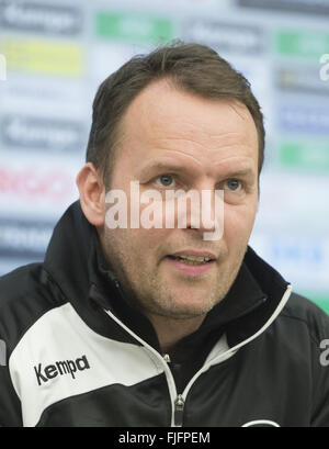 Berlin, Deutschland. 2. März 2016. Deutschland Handball Trainer Dagur Sigurdsson, während einer Pressekonferenz des deutschen Handball-Bundes in Berlin, Deutschland, 2. März 2016 abgebildet. Themen umfassen die Länderspielen gegen Katar in Leipzig und Berlin (11. März und 13. März 2016). Foto: SOEREN STACHE/DPA/Alamy Live-Nachrichten Stockfoto