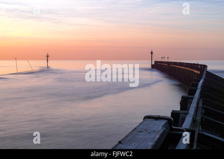 Buhne am West-Strand in der Nähe von Littlehampton Stockfoto