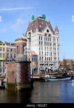 Het Witte Huis (White House) Baujahr 1898 im Art Nouveau Stil am Wijnhaven Kanal, Rotterdam, Niederlande. Nationales Erbe Stockfoto