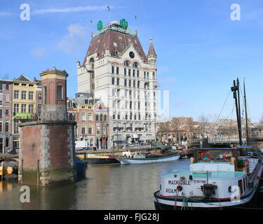 Het Witte Huis (White House) Baujahr 1898 im Art Nouveau Stil am Wijnhaven Kanal, Rotterdam, Niederlande. Nationales Erbe Stockfoto