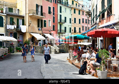 Typischen bunten Gebäuden, Straßen von Vernazza. Cinqueterre, La Spezia, Ligurien, Italien Stockfoto
