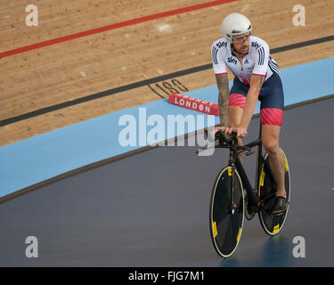 Lee Valley VeloPark, Queen Elizabeth Olympic Park, London, UK. 2. März 2016. Herren Team Pursuit (Qualifikation) Bradley Wiggins Team GBR. in Aktion. Bildnachweis: Stephen Bartholomäus/Alamy Live-Nachrichten Stockfoto