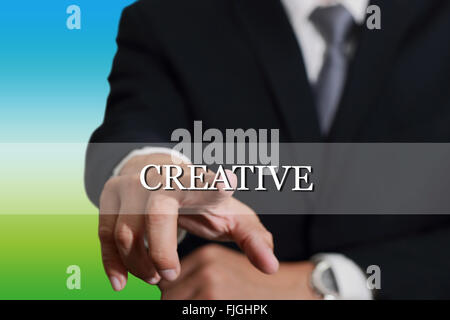 Geschäftsmann Hand berühren kreative melden am virtuellen Bildschirm als Kreativität Konzept. Stockfoto