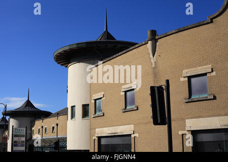 Das Priorat Wiese Einkaufszentrum in der Stadt am Meer bei Hastings eröffnete im Jahr 1997, East Sussex, UK Stockfoto