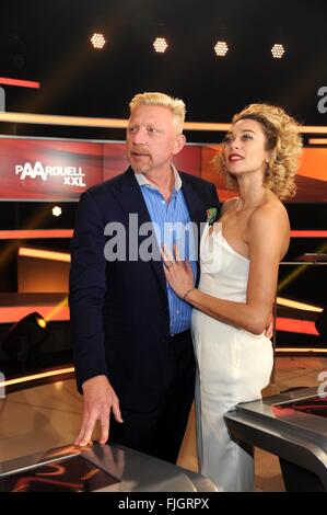 Köln, Deutschland. 1. März 2016. Boris Becker und seine Frau Lilly posiert nach der Aufnahme der Quiz-Show "Paarduell XXL", die auf Das Erste Kanal auf 05.03.2016 um 20:15, in Köln, Deutschland, 1. März 2016 ausgestrahlt wird. Foto: HORST GALUSCHKA - NO WIRE SERVICE - © Dpa/Alamy Live-Nachrichten Stockfoto