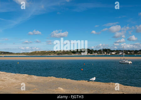 Die Ansicht der Rock von Padstow über die Mündung des Flusses Camel, Cornwall, UK. Stockfoto