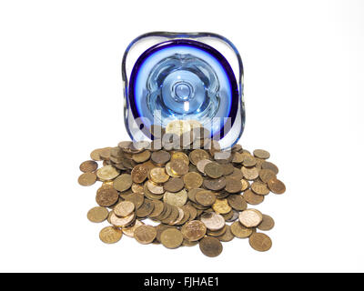 umgestürzten Vase mit Kleinigkeit; Füllhorn; isoliert Stockfoto