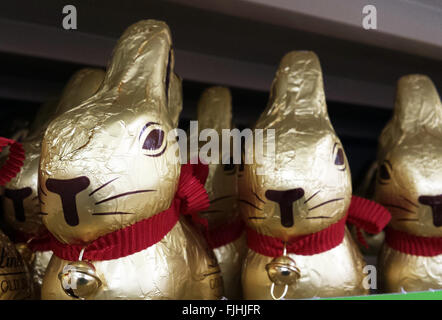 London, UK 2. März 2016 - Nahaufnahme von Hase Ostereier. Sainsbuys in Harringey, Nord-London Start Ostereier speichern zeigt drei Wochen zu früh. Karfreitag ist auf Freitag, 25. März 2016 und Ostersonntag auf Sonntag, 27. März 2016 © Dinendra Haria/Alamy Live News Stockfoto