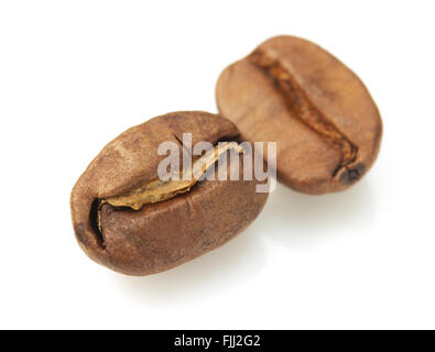 Kaffeebohnen isoliert auf weißem Hintergrund Stockfoto